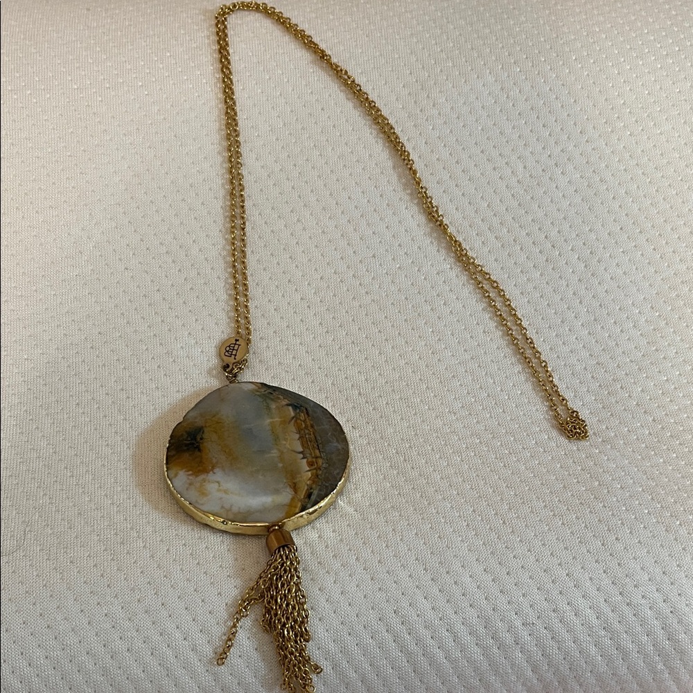 Elegant Gold and Brown Pendant Necklace